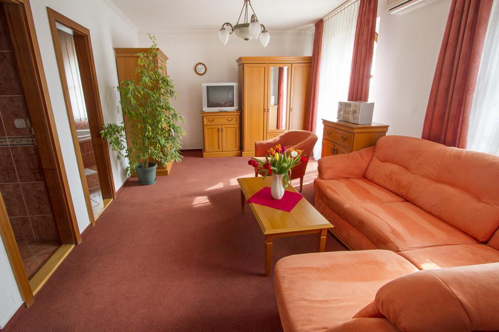 Hotel Grand Zilina Room photo